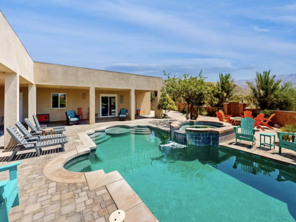 Gorgeous Palm Springs 5 Bedroom Home with Pool & Spa Sleeps 16